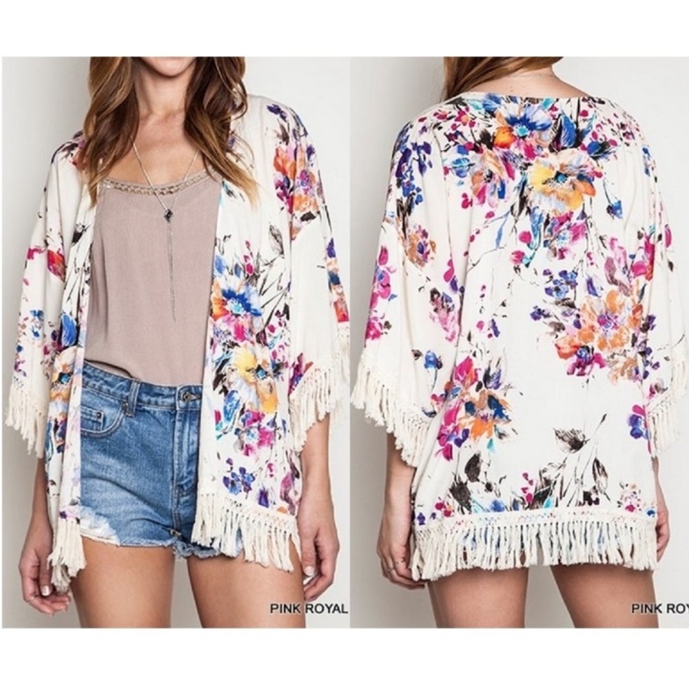 NWOT Umgee White Floral Fringe Kimono Medium